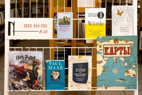 Книжная выставка «Neue Bücher 2022 im Deutschen Lesesaal» / «Книжные новинки 2022 в Немецком зале»