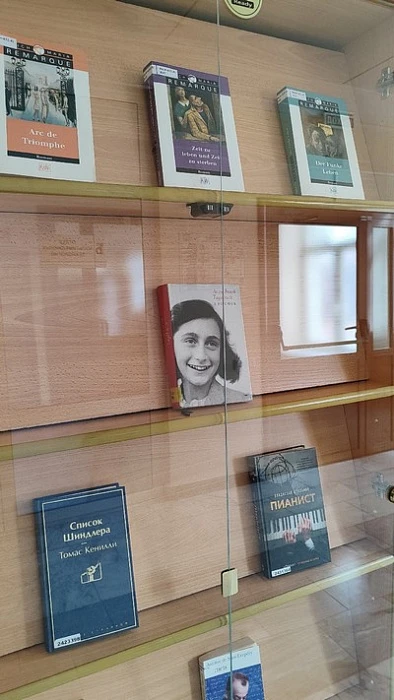 Книжная выставка «Отзвуки войны: Вторая мировая в зарубежной литературе»